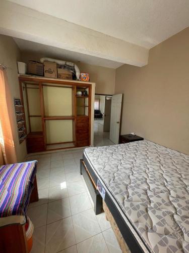 a bedroom with a large bed in a room at Apartamento Ocosingo in Ocosingo