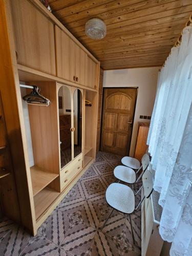 Kamar mandi di Chata Růžovka v Jeseníkách