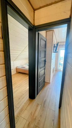 a room with a sliding door in a house at Domek Tylicka Przystań in Tylicz