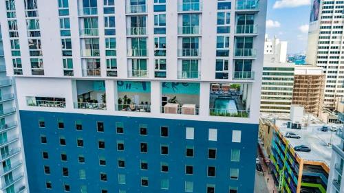 Exclusive Condo w Beautiful City Views and Full Amenities! photo 25