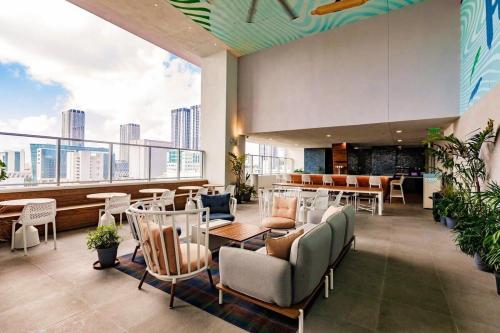 Exclusive Condo w Beautiful City Views and Full Amenities! photo 31