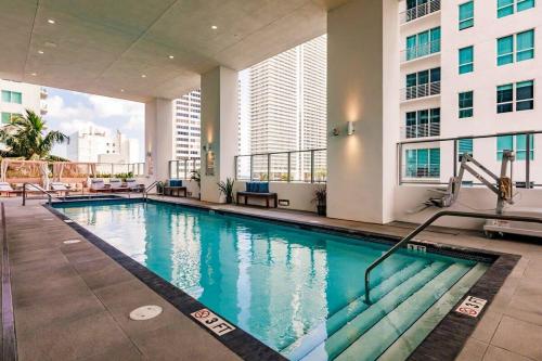 Exclusive Condo w Beautiful City Views and Full Amenities! photo 7