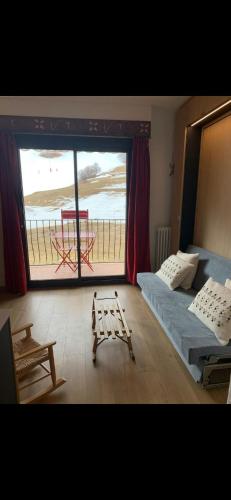 Katil atau katil-katil dalam bilik di Studio lumineux avec vue et accès sur les pistes ! Coup de coeur
