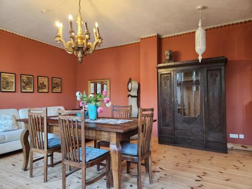 a dining room with a table and chairs at Grafschaft in Jüterbog