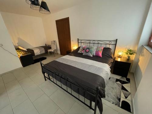 a bedroom with a black bed with pink pillows at Appartamento Pavone in Viterbo