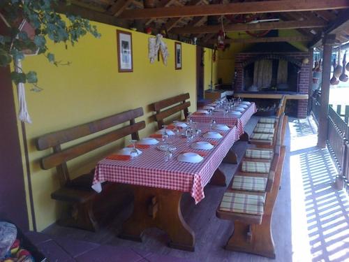 Ресторант или друго място за хранене в Seoski Turiziam Larva