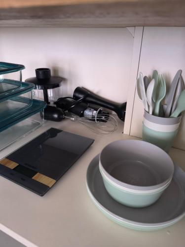 a counter top with a bowl and a plate on a table at Le P'Tivoli - Maison centre historique in Clisson