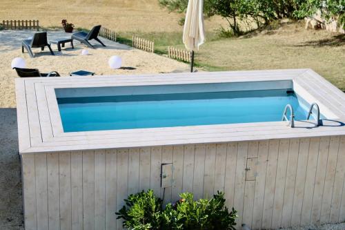 a large swimming pool in a backyard at Casale Nonno Dario, Balcone delle Marche Cingoli in Troviggiano