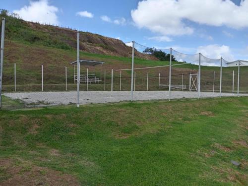 a volleyball court behind a fence in a field at casa de playa vacacional goldsky in Vista Alegre