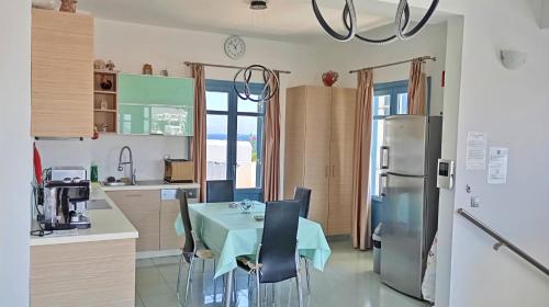 Fotografie z fotogalerie ubytování Villa Danae - Seaside Villa with Pool & Hot Tub v destinaci Piso Livadi