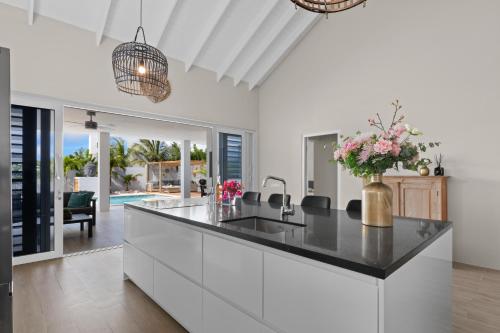 a kitchen with a large island with a counter top at Villa Perla di Solo, 6 persoons, met privézwembad en groot dakterras met zeezicht! in Grote Berg