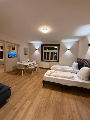 Postel nebo postele na pokoji v ubytování CROWN LIVING Villa Blumenau Studios, SmartTV, Parkplatz