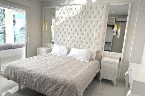 Posteľ alebo postele v izbe v ubytovaní MI CAPRICHO B12 -Luxury Beachfront Apartment- Costa del Sol