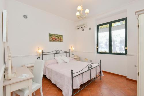 Ένα ή περισσότερα κρεβάτια σε δωμάτιο στο Villa Elaia