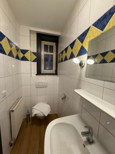 Koupelna v ubytování CROWN LIVING Villa Blumenau Studios, SmartTV, Parkplatz