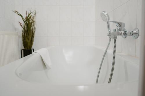 Un baño de JINO Königstein l Elbblick - WLAN - stilvoll