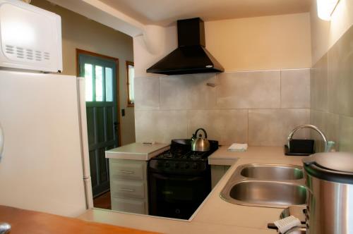 Kuchyň nebo kuchyňský kout v ubytování Las Cumbres Apart & Suites