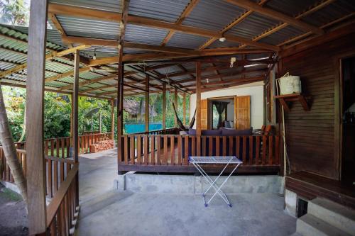 Balkón nebo terasa v ubytování Bungalows Aché Cahuita