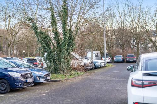 a bunch of cars parked in a parking lot at Urban Retreat Apartment - Whirpool - Top Lage in Cologne
