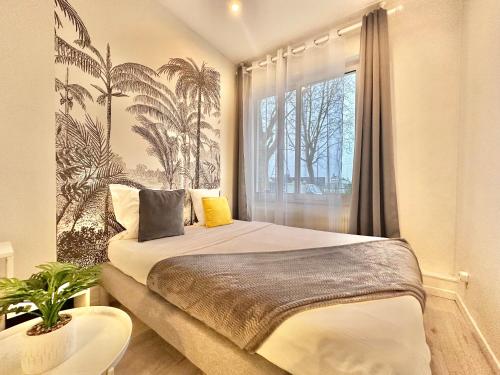 APPARTEMENT 2 chambres avec Jardinet, proche GARES