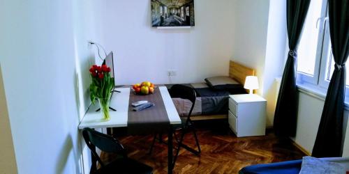 a living room with a table and a bed at Pula-Center Apartments and Rooms in Pula