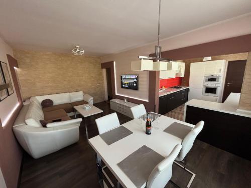 Nice Place, Podbreziny