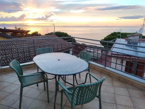 a table and chairs on a balcony with a view of the ocean at B&B Vista Mare "Terrazzo" in Palmi