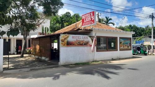 a restaurant on the side of a street at Lion's Hotel in Alaveddi