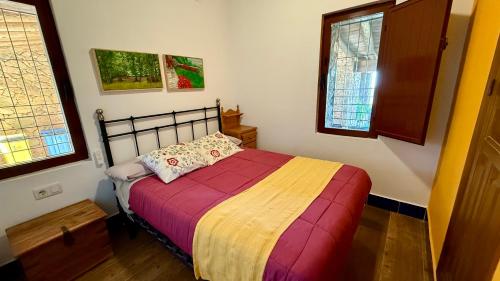 Postel nebo postele na pokoji v ubytování Casa Rural Sierra de Aguafría. Finca El Robledillo
