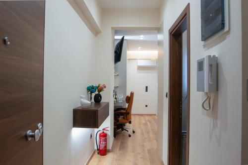 Luxury Suite 100m from Shore and Tram