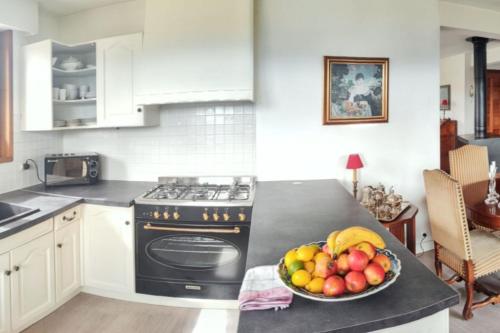 Η κουζίνα ή μικρή κουζίνα στο Maison avec jardin clôturé à Reignier-Esery