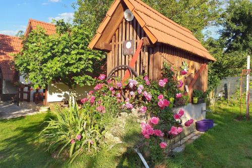 Zahrada ubytování Cozy bungalow in Brinjani with garden view 30 m²