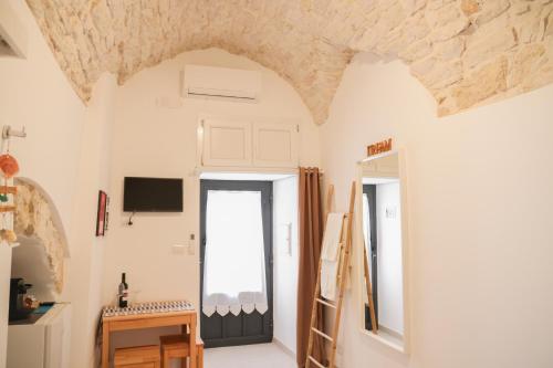 a room with white walls and a stone ceiling at Room 20 - Piccola Camera in pietra bianca in Giovinazzo