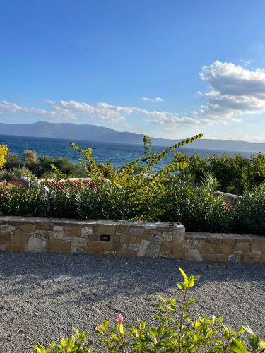 a garden with the ocean in the background at Villas Vista Del Mar in Kissamos