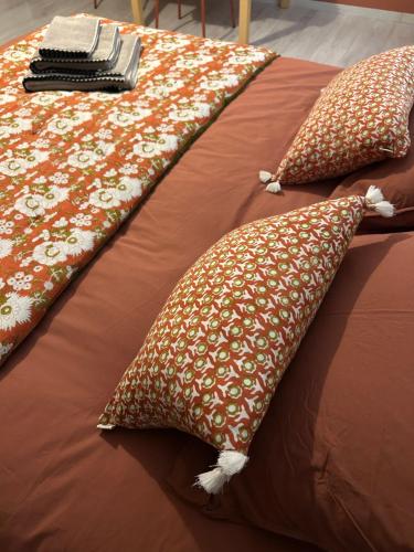 two beds with pillows on top of each other at Chatimbarbe in Yssingeaux