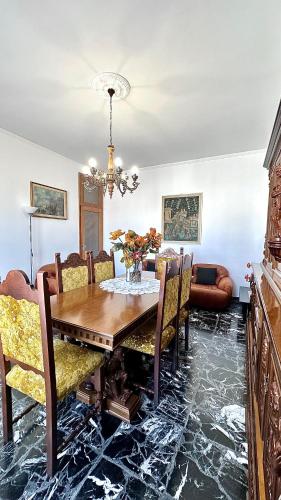 a dining room with a table and chairs at 2-bedroom apartment ILLARIO - heart of Tuscany - airco & free parking in Pomarance