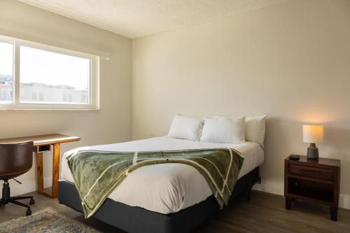 Ένα ή περισσότερα κρεβάτια σε δωμάτιο στο 1BR with Kitchen Eastern Shores near Sunny Isles