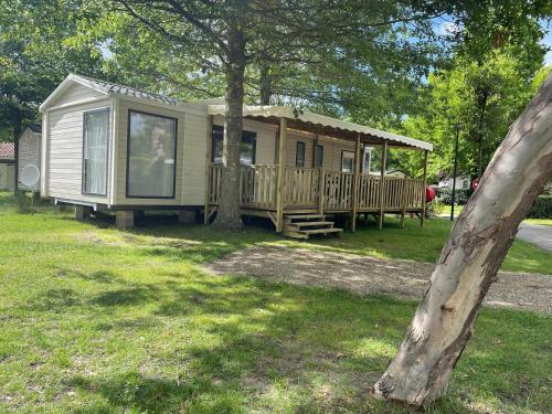 Mobilhome bord du lac