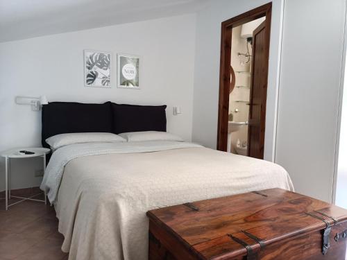 En eller flere senge i et værelse på Magabu' - swimming pool and free parking