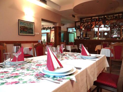 Restaurace v ubytování Naša Tvrđava Guest Accommodation