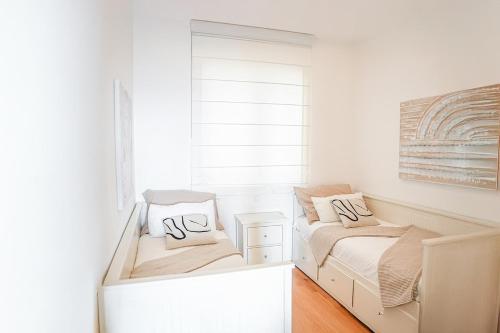 Vekarini Apartment Two-Bedroom with a View