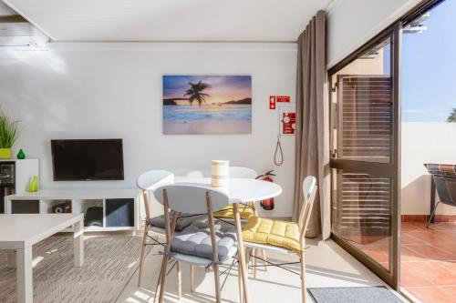 BELLEVUE BY THE SEA - Oceanfront for 4 with stunning views at Praia Dona Ana