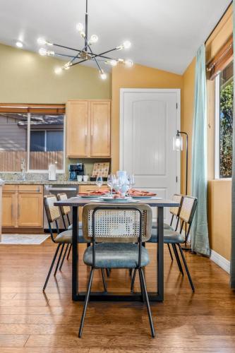 a dining room with a table and chairs in a kitchen at Cozy 4BR Near Ski Resort - Firepit & Pool Table in Flagstaff