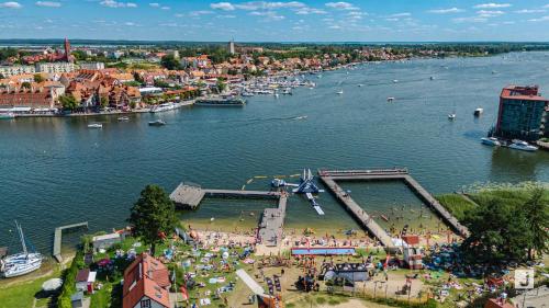 Φωτογραφία από το άλμπουμ του Avanti Resort Mikołajki , w centrum przy jeziorze i promenadzie, śniadanie , obiad lub obiadokolacja σε Mikołajki