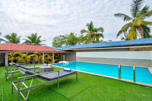 Bazén v ubytování The Beach House Candolim nebo v jeho okolí