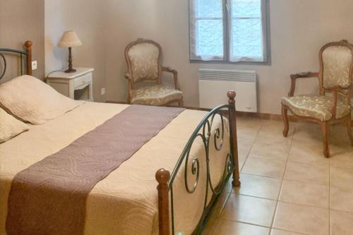 Ένα ή περισσότερα κρεβάτια σε δωμάτιο στο Maison conviviale avec piscine à Villentrois 90 m²