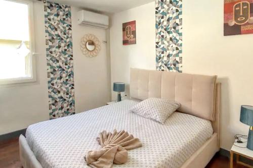 a bedroom with a bed with a towel on it at Appartement moderne avec vue sur la mer - La Trinité - 79.8 m². in La Trinité