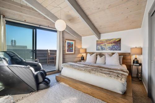 Postel nebo postele na pokoji v ubytování Oceanfront Retreat on Pajaro Dunes Beach