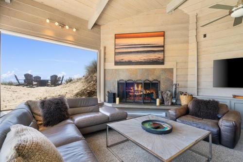 Posezení v ubytování Oceanfront Retreat on Pajaro Dunes Beach
