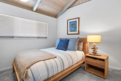 Postel nebo postele na pokoji v ubytování Oceanfront Retreat on Pajaro Dunes Beach